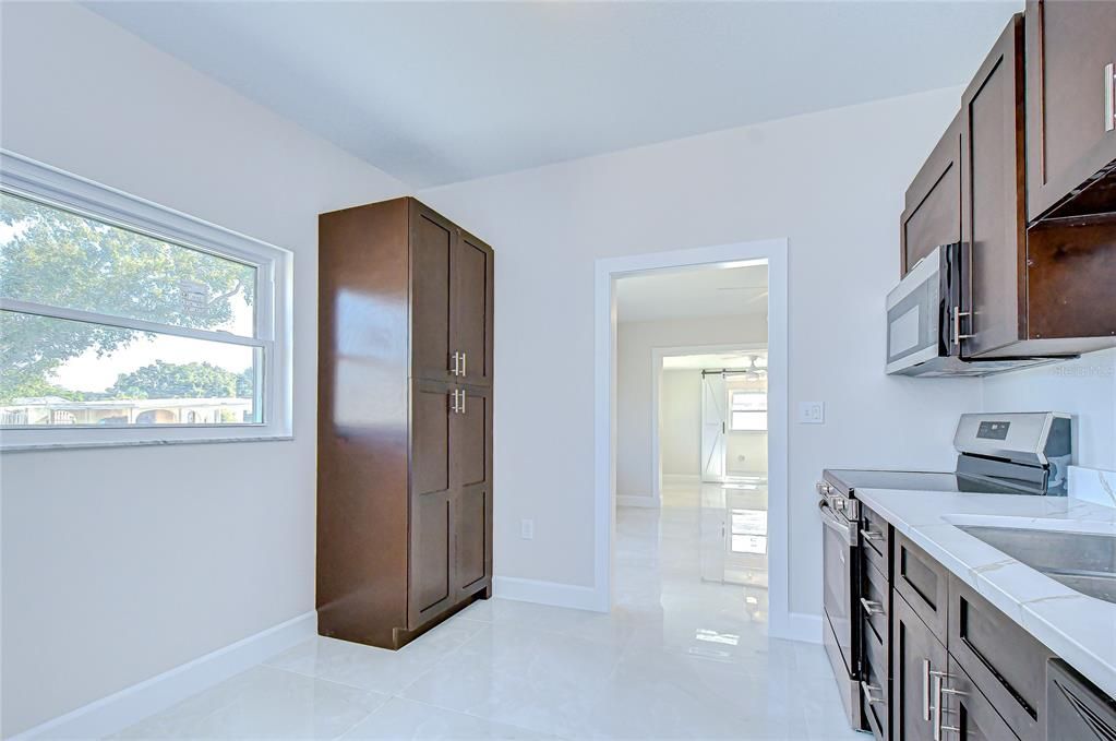 На продажу: $399,900 (3 спален, 1 ванн, 1101 Квадратных фут)