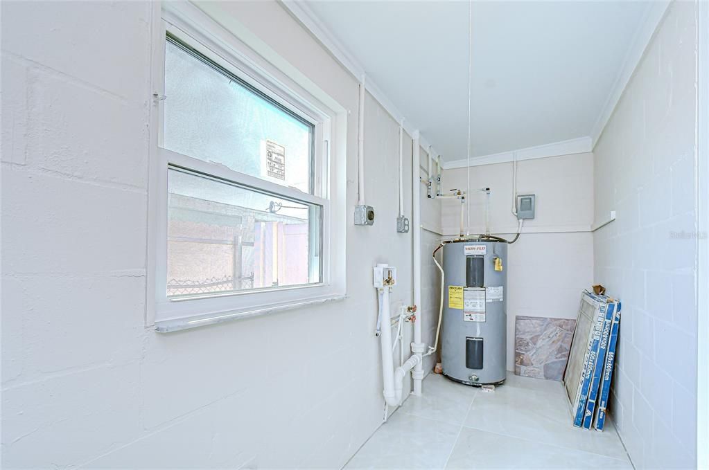 На продажу: $399,900 (3 спален, 1 ванн, 1101 Квадратных фут)