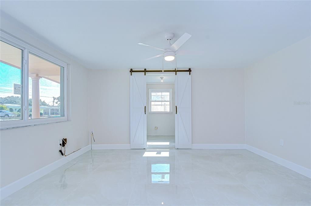 На продажу: $399,900 (3 спален, 1 ванн, 1101 Квадратных фут)