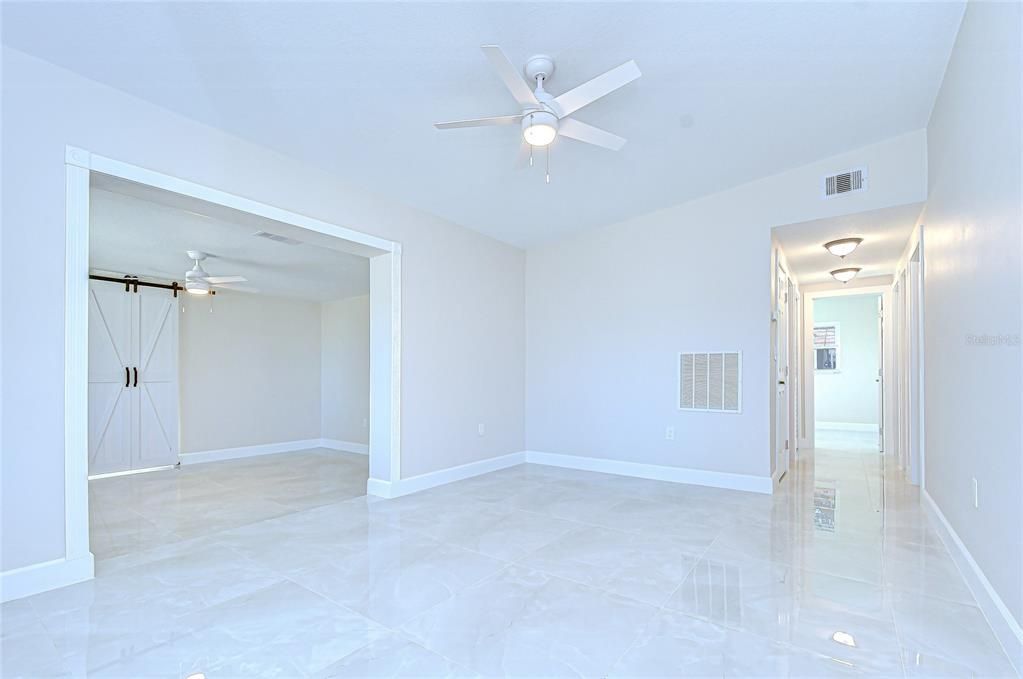 На продажу: $399,900 (3 спален, 1 ванн, 1101 Квадратных фут)