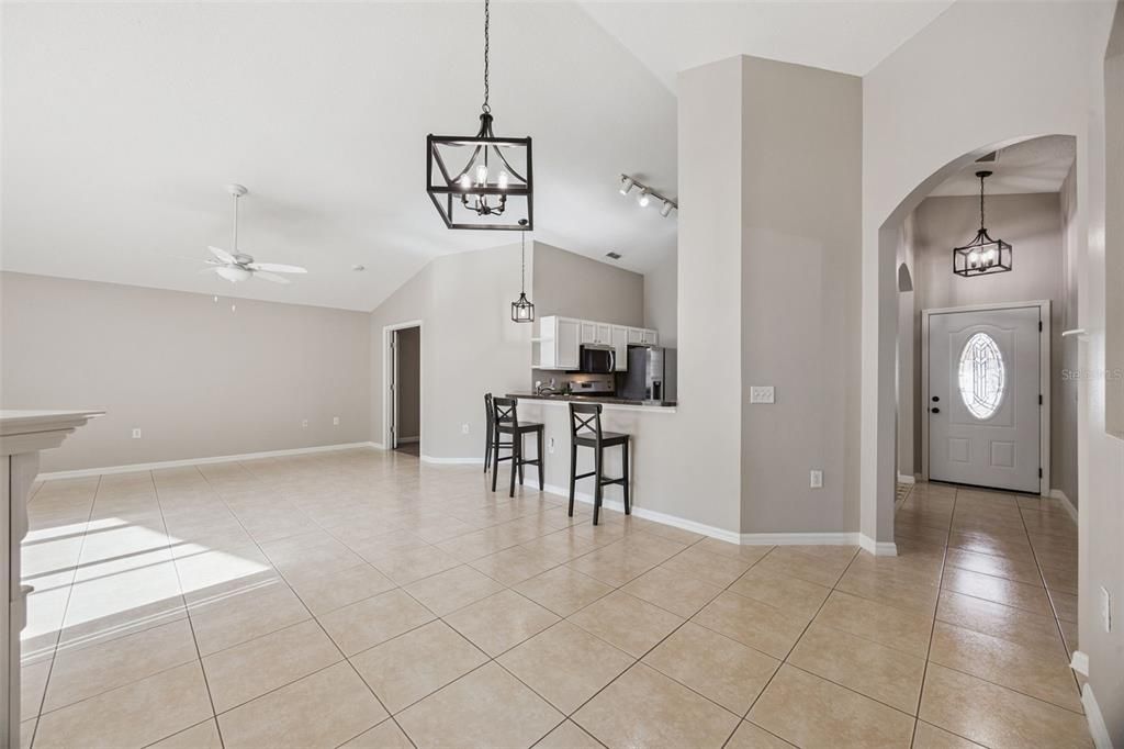 For Sale: $315,000 (3 beds, 2 baths, 1372 Square Feet)