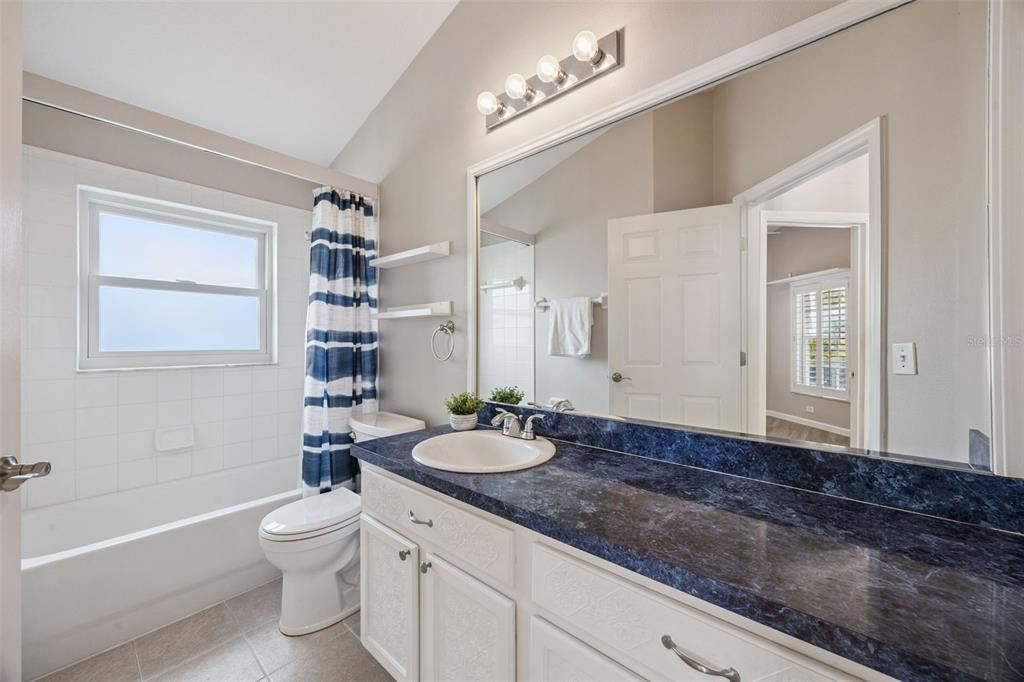 For Sale: $315,000 (3 beds, 2 baths, 1372 Square Feet)