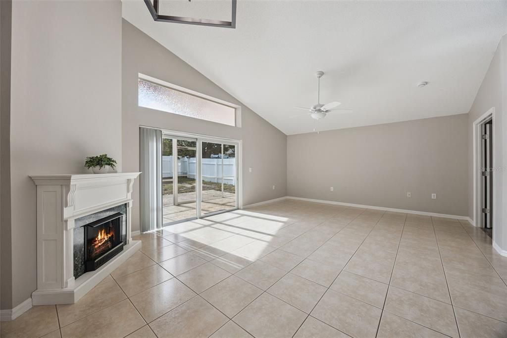 For Sale: $315,000 (3 beds, 2 baths, 1372 Square Feet)