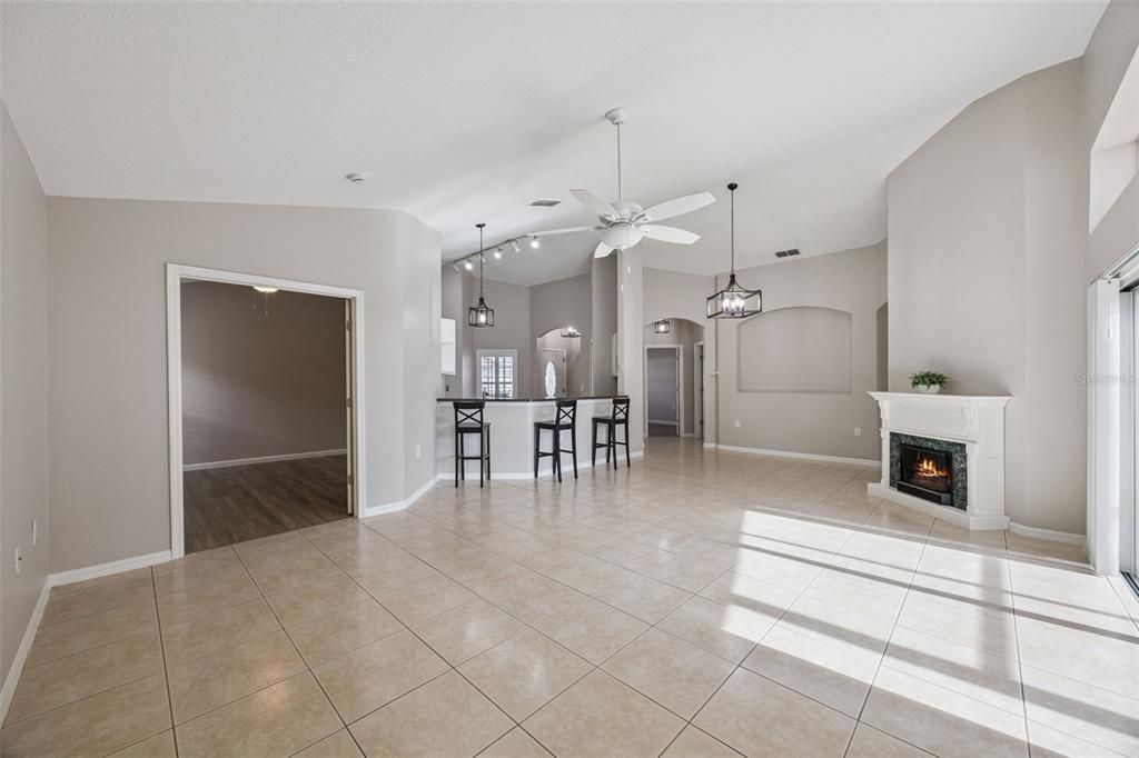 For Sale: $315,000 (3 beds, 2 baths, 1372 Square Feet)