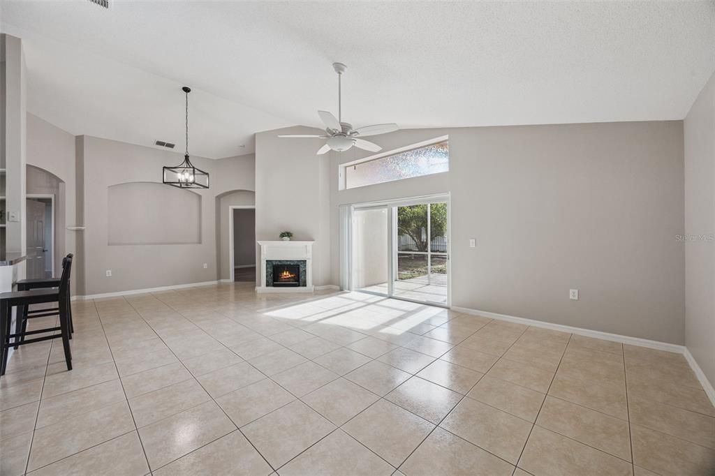 For Sale: $315,000 (3 beds, 2 baths, 1372 Square Feet)