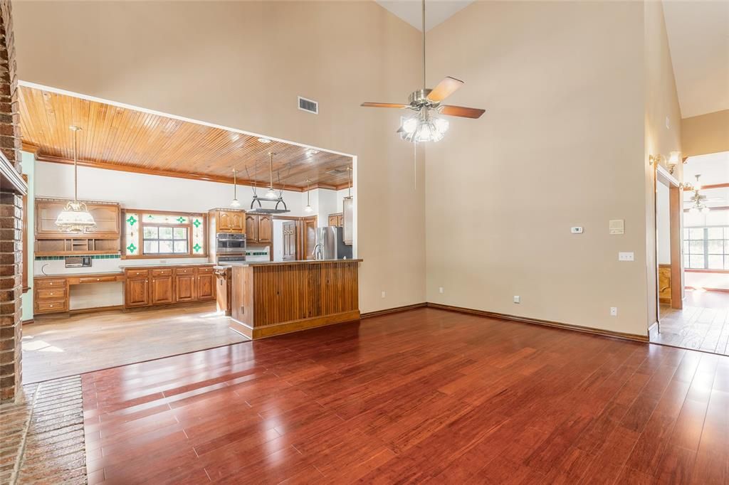 En Venta: $949,000 (4 camas, 3 baños, 4335 Pies cuadrados)