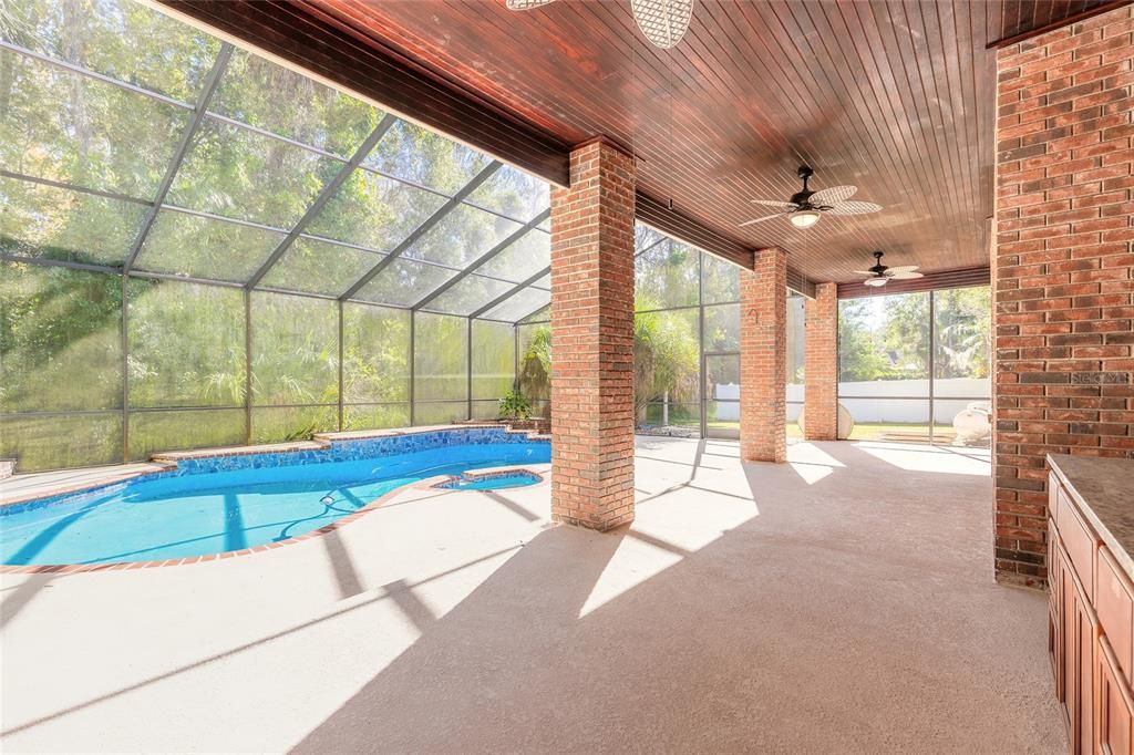 En Venta: $949,000 (4 camas, 3 baños, 4335 Pies cuadrados)