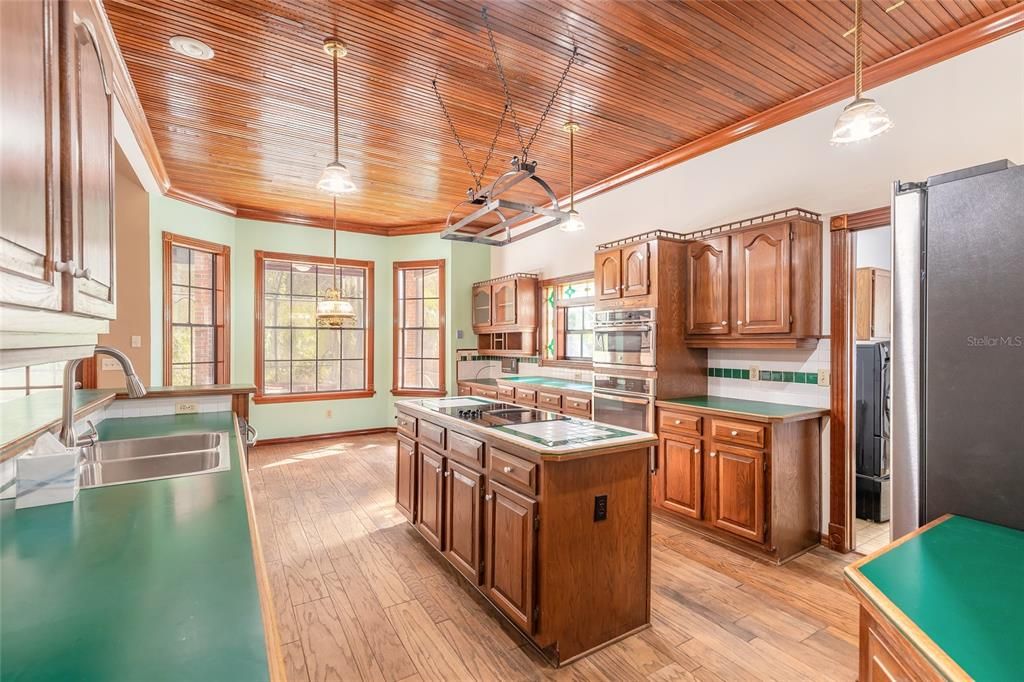 En Venta: $949,000 (4 camas, 3 baños, 4335 Pies cuadrados)