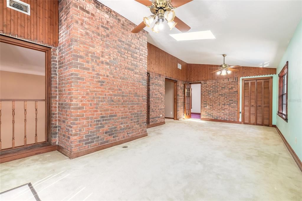 En Venta: $949,000 (4 camas, 3 baños, 4335 Pies cuadrados)