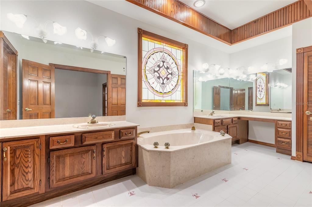 En Venta: $949,000 (4 camas, 3 baños, 4335 Pies cuadrados)