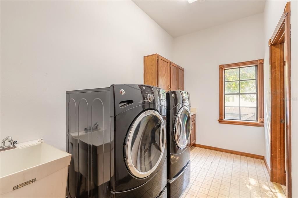 En Venta: $949,000 (4 camas, 3 baños, 4335 Pies cuadrados)