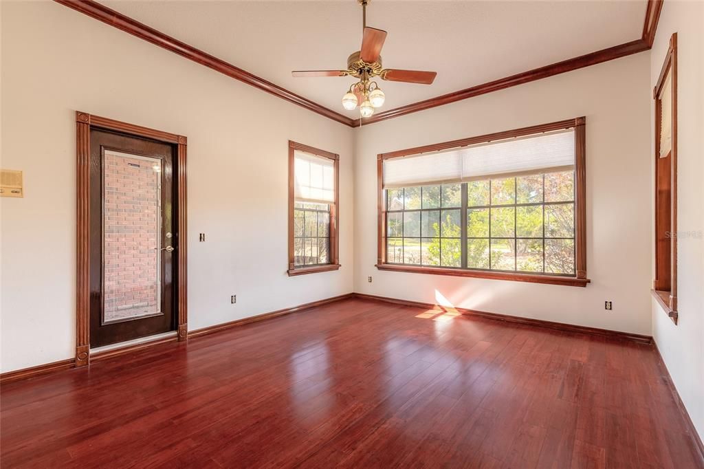 En Venta: $949,000 (4 camas, 3 baños, 4335 Pies cuadrados)