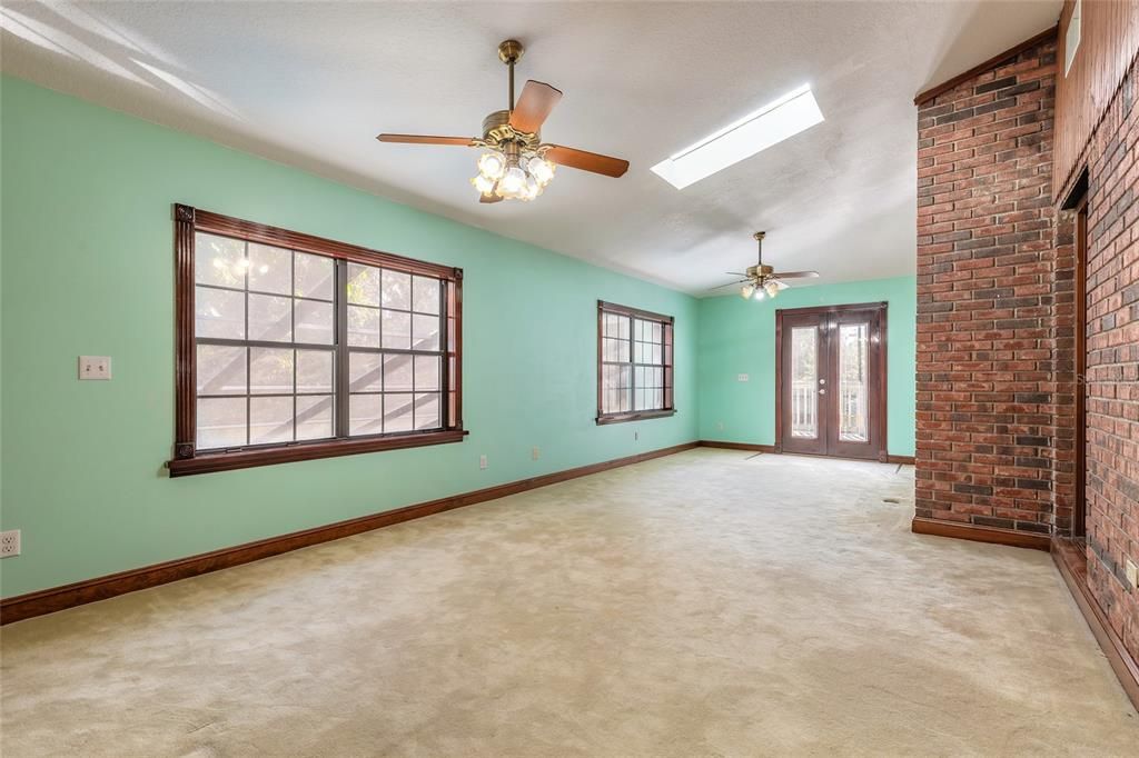 En Venta: $949,000 (4 camas, 3 baños, 4335 Pies cuadrados)