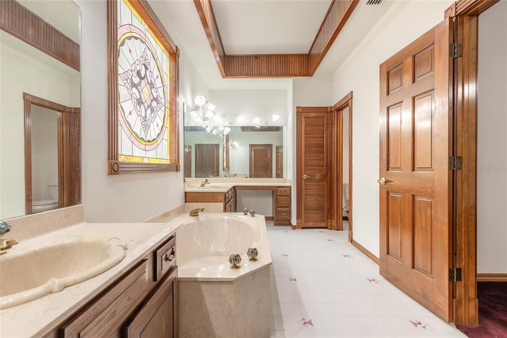 En Venta: $949,000 (4 camas, 3 baños, 4335 Pies cuadrados)