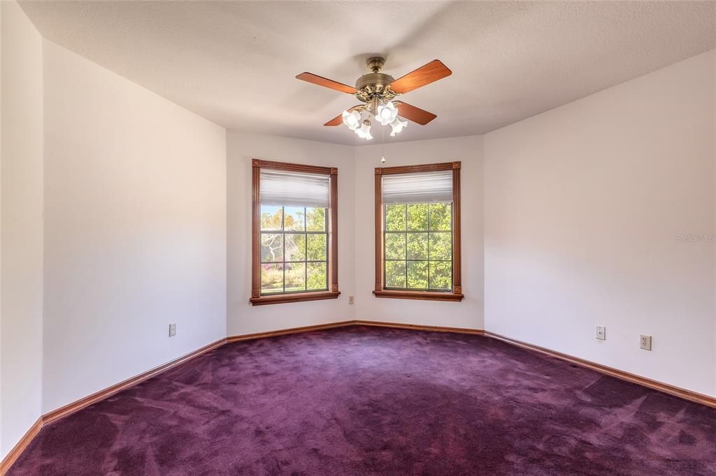 En Venta: $949,000 (4 camas, 3 baños, 4335 Pies cuadrados)