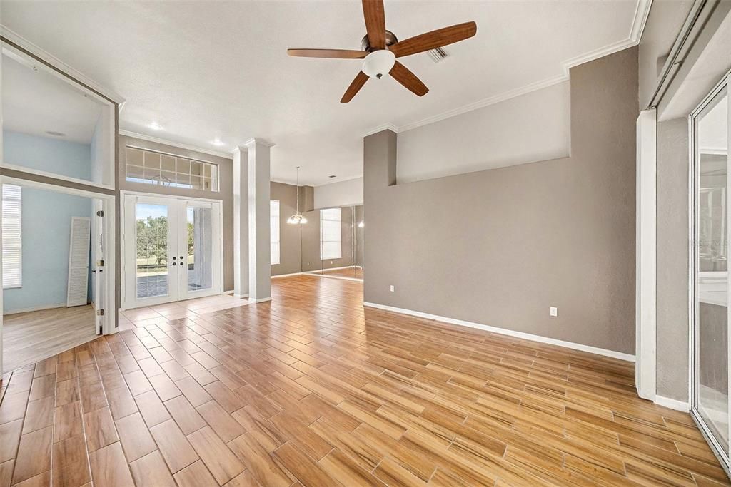 For Sale: $519,900 (4 beds, 2 baths, 2729 Square Feet)