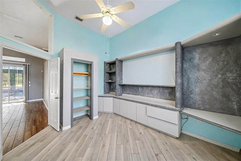 For Sale: $519,900 (4 beds, 2 baths, 2729 Square Feet)