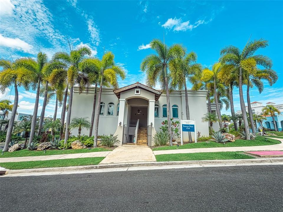 For Rent: $14,500 (4 beds, 3 baths, 5000 Square Feet)