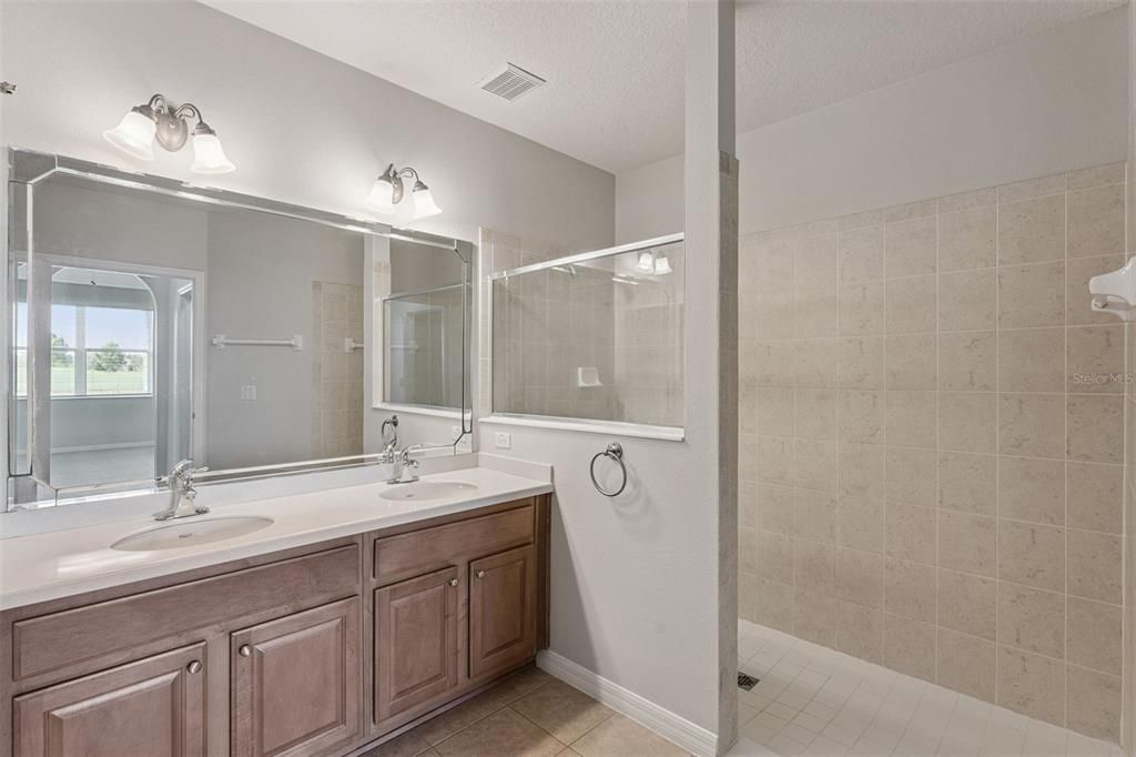 待售: $250,000 (2 贝兹, 2 浴室, 1330 平方英尺)