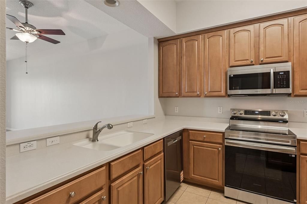 待售: $250,000 (2 贝兹, 2 浴室, 1330 平方英尺)