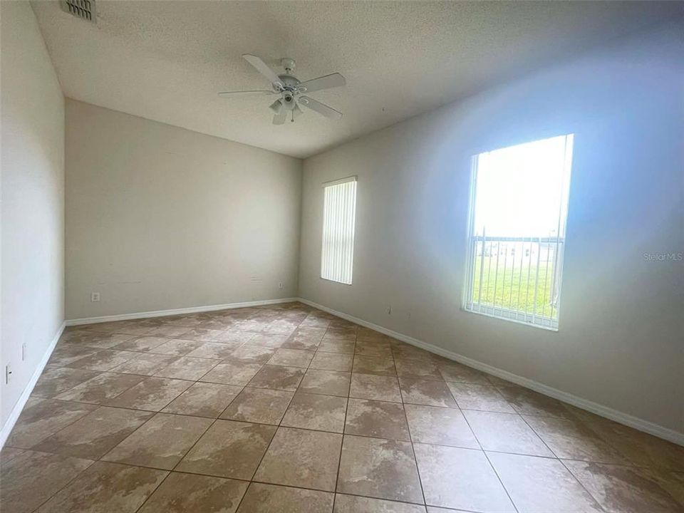 出租: $2,350 (4 贝兹, 3 浴室, 2209 平方英尺)