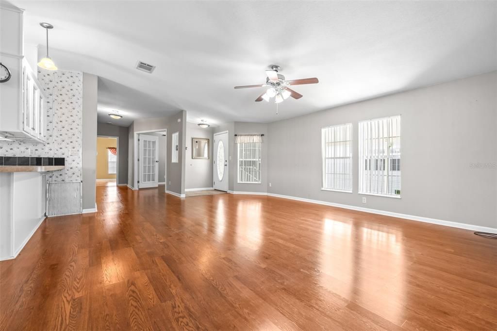 For Sale: $185,000 (2 beds, 2 baths, 1581 Square Feet)