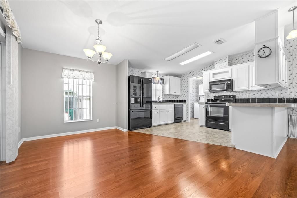 For Sale: $185,000 (2 beds, 2 baths, 1581 Square Feet)
