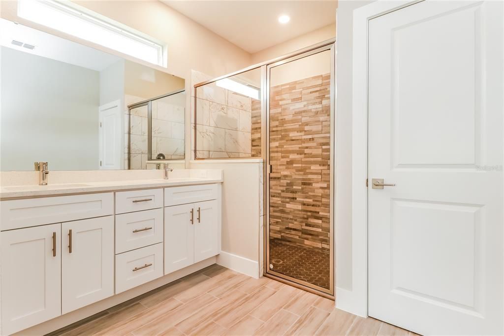 For Rent: $2,120 (4 beds, 2 baths, 1670 Square Feet)