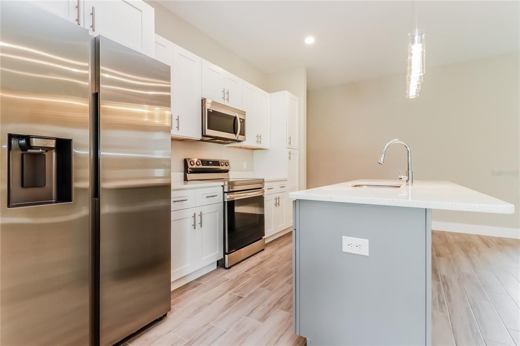 For Rent: $2,120 (4 beds, 2 baths, 1670 Square Feet)