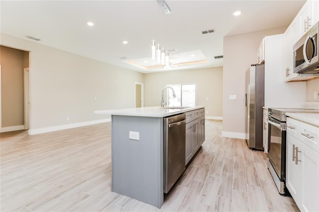 For Rent: $2,120 (4 beds, 2 baths, 1670 Square Feet)