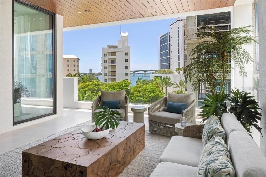 待售: $2,695,000 (3 贝兹, 3 浴室, 2439 平方英尺)