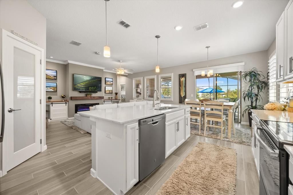 На продажу: $765,000 (4 спален, 2 ванн, 1916 Квадратных фут)