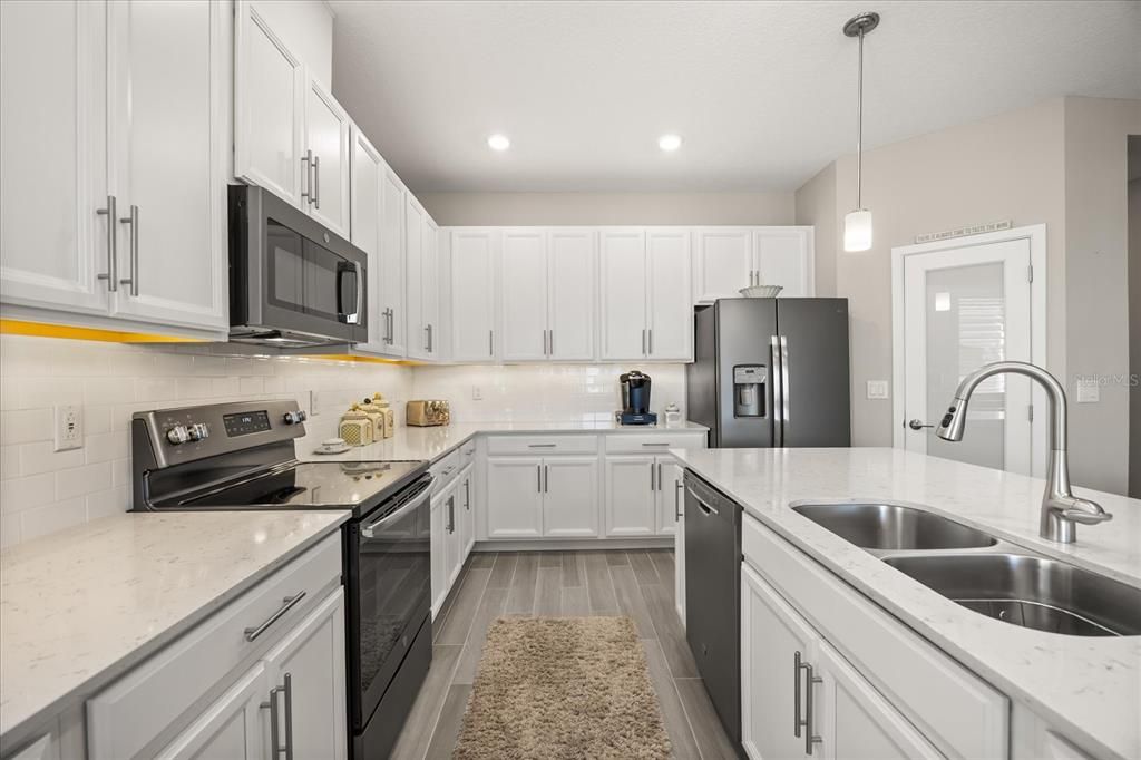 На продажу: $765,000 (4 спален, 2 ванн, 1916 Квадратных фут)