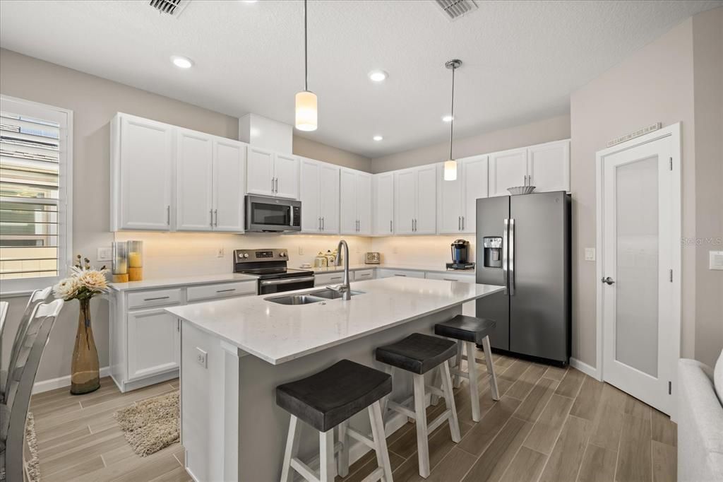 На продажу: $765,000 (4 спален, 2 ванн, 1916 Квадратных фут)