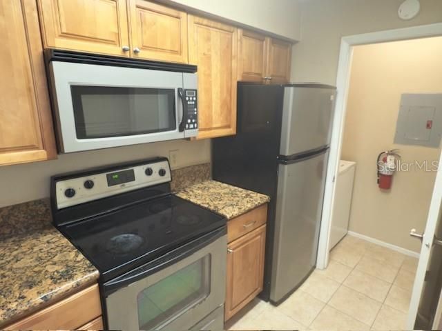 For Sale: $160,000 (2 beds, 2 baths, 962 Square Feet)