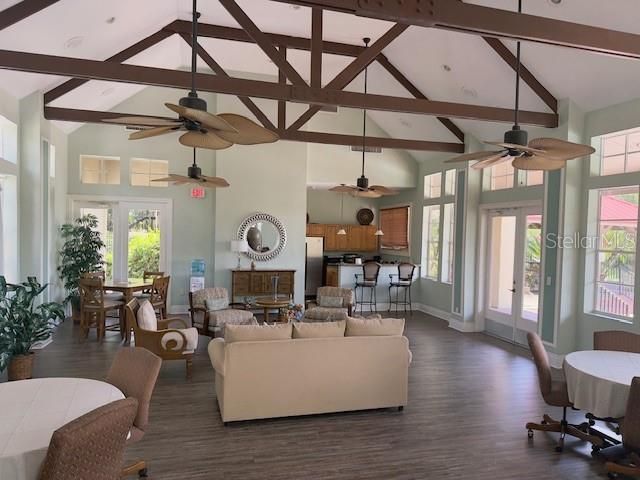 For Sale: $160,000 (2 beds, 2 baths, 962 Square Feet)