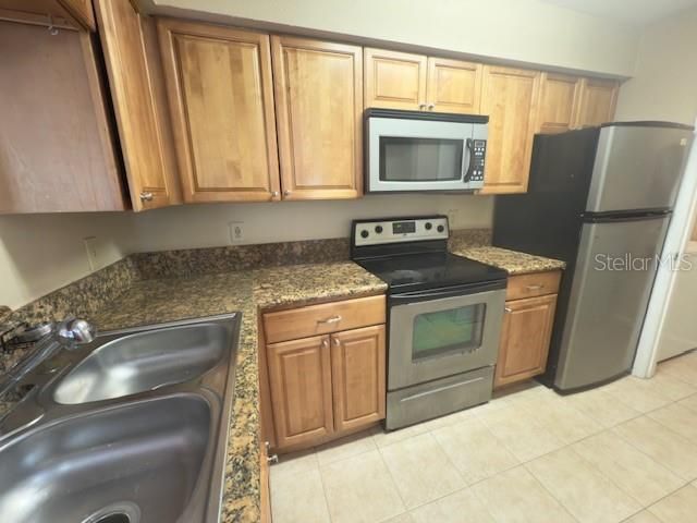 For Sale: $160,000 (2 beds, 2 baths, 962 Square Feet)