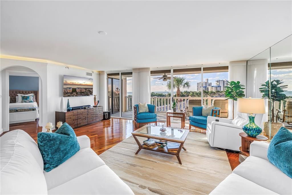 待售: $1,250,000 (2 贝兹, 2 浴室, 2070 平方英尺)