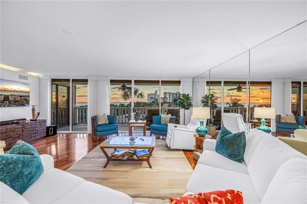 待售: $1,250,000 (2 贝兹, 2 浴室, 2070 平方英尺)