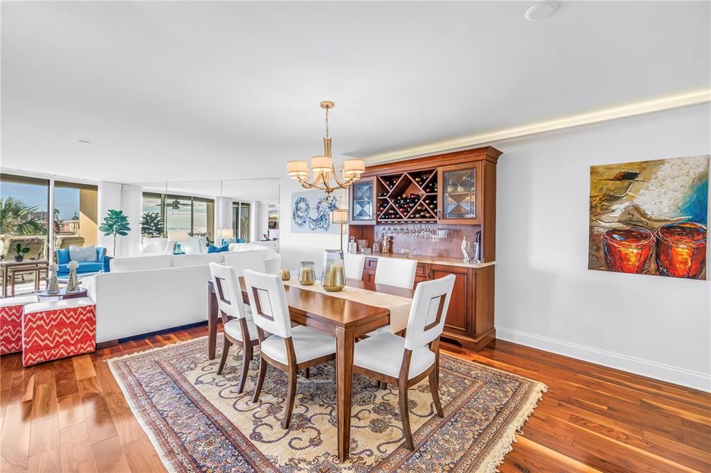 待售: $1,250,000 (2 贝兹, 2 浴室, 2070 平方英尺)