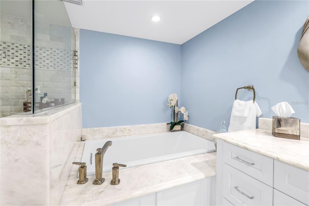 待售: $1,250,000 (2 贝兹, 2 浴室, 2070 平方英尺)