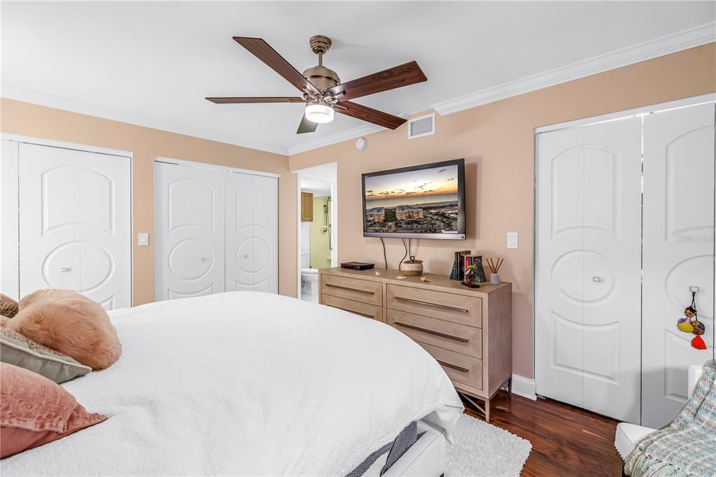 待售: $1,250,000 (2 贝兹, 2 浴室, 2070 平方英尺)