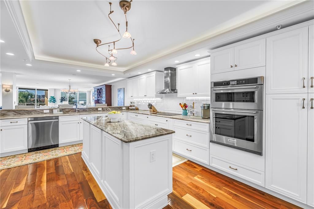 待售: $1,250,000 (2 贝兹, 2 浴室, 2070 平方英尺)