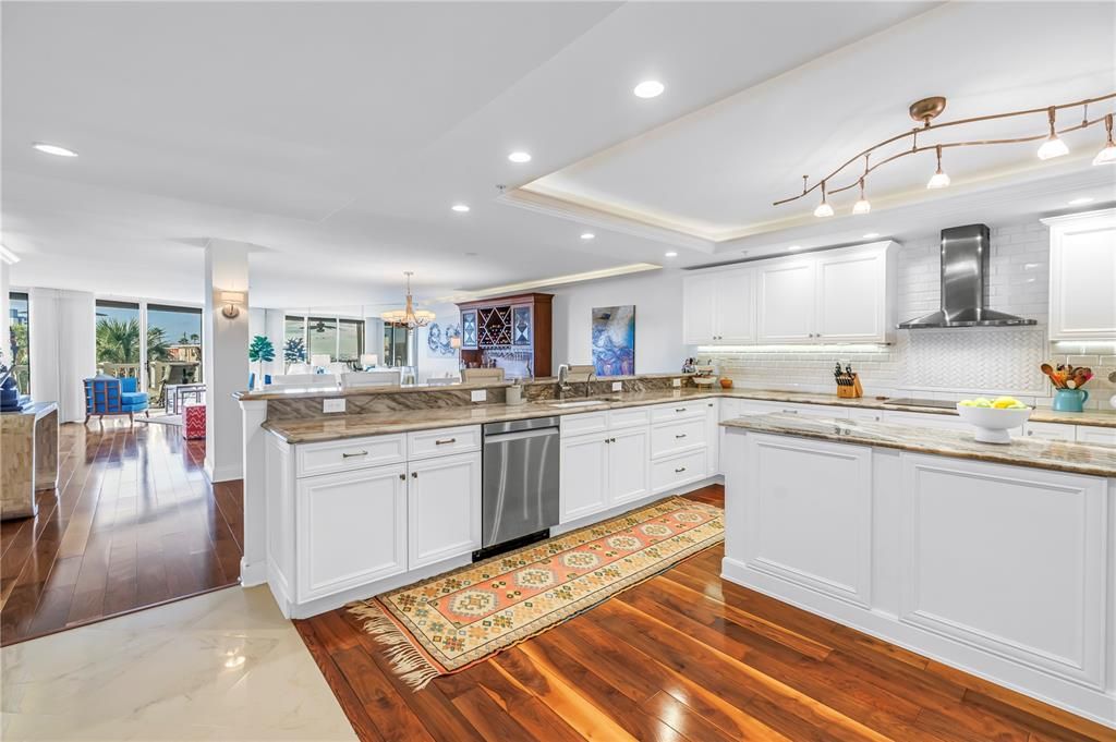 待售: $1,250,000 (2 贝兹, 2 浴室, 2070 平方英尺)