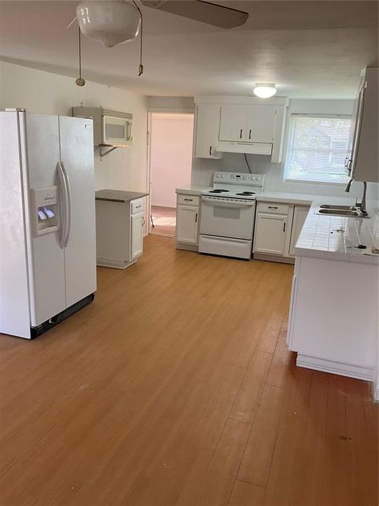 待售: $259,900 (3 贝兹, 1 浴室, 1745 平方英尺)