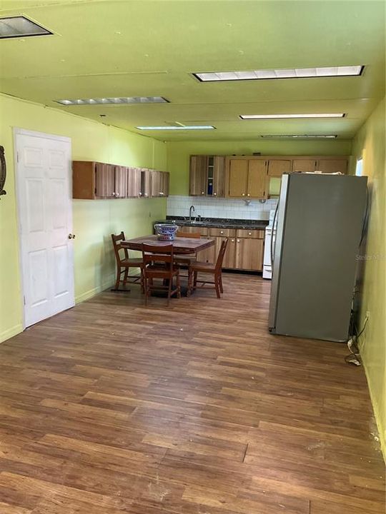 待售: $259,900 (3 贝兹, 1 浴室, 1745 平方英尺)