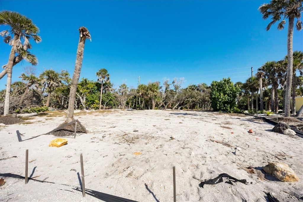 For Sale: $1,200,000 (0.44 acres)