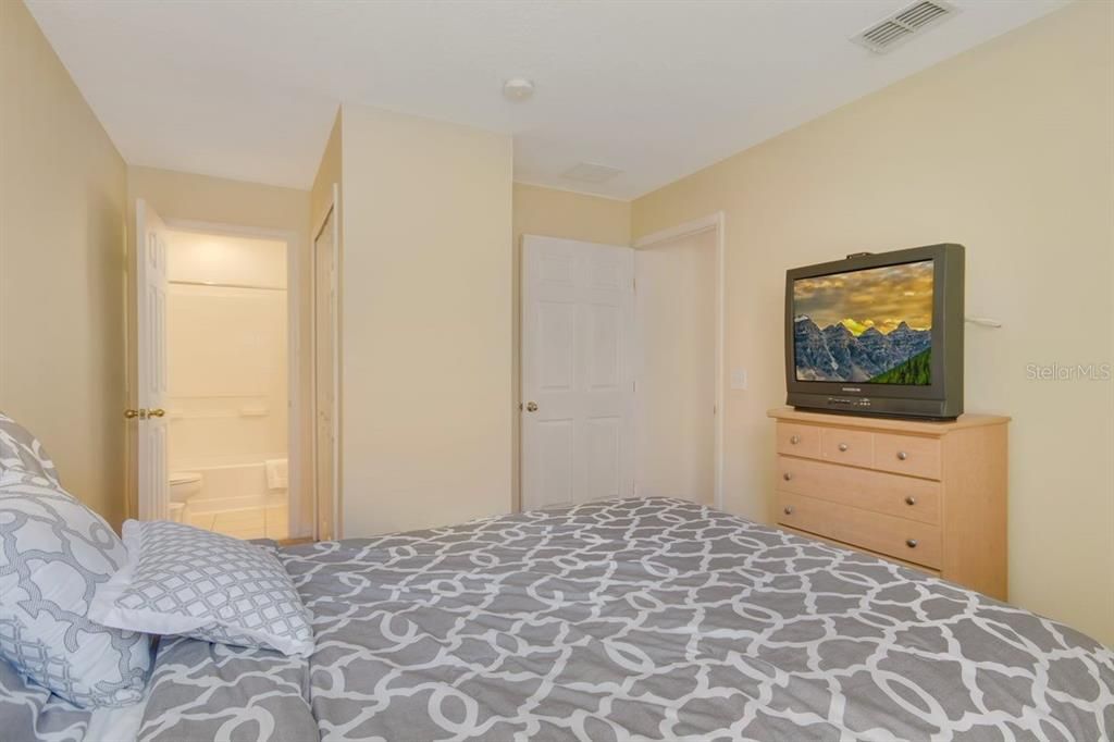 待售: $389,900 (4 贝兹, 2 浴室, 1940 平方英尺)