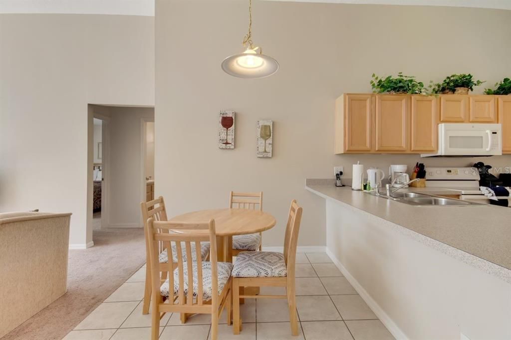 待售: $389,900 (4 贝兹, 2 浴室, 1940 平方英尺)