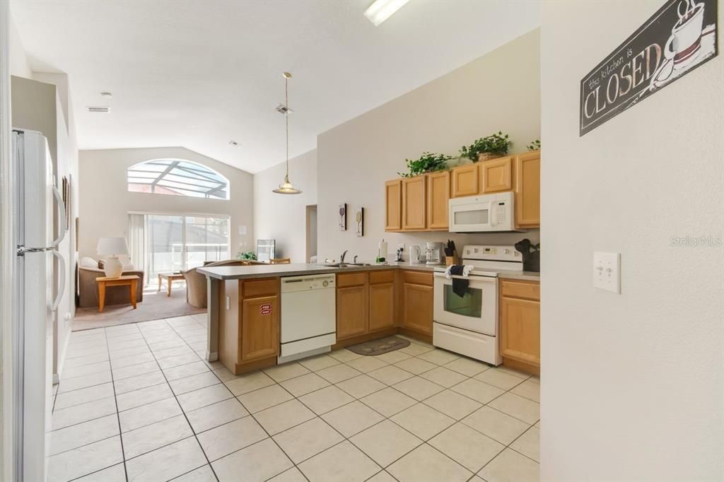 待售: $389,900 (4 贝兹, 2 浴室, 1940 平方英尺)